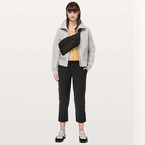 Like New! Lululemon On The Fly Jogger 23” Size 8- Black - Picture 4 of 9